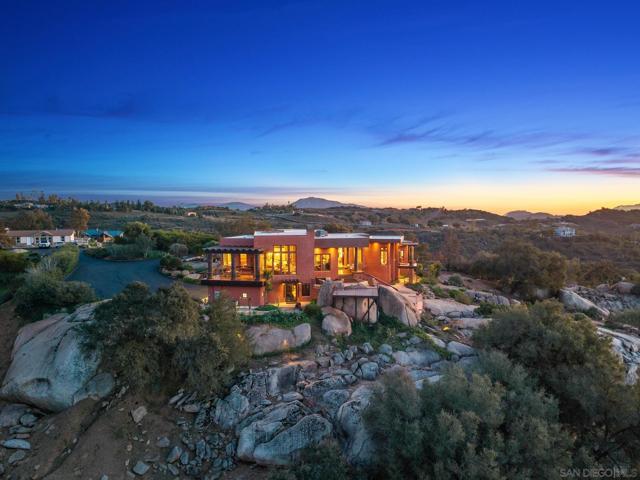 19210 Highland Hills Dr, Ramona CA: https://media.crmls.org/mediaz/e90809cd-77a2-446d-adf8-16d2e4e8f5ca.jpg