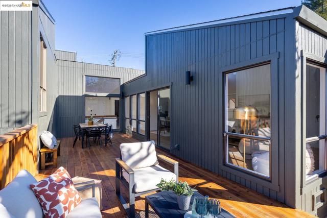 568 Vistamont Ave, Berkeley CA: https://media.crmls.org/mediaz/e9082549-4031-4c15-af81-31c3280c83fe.jpg