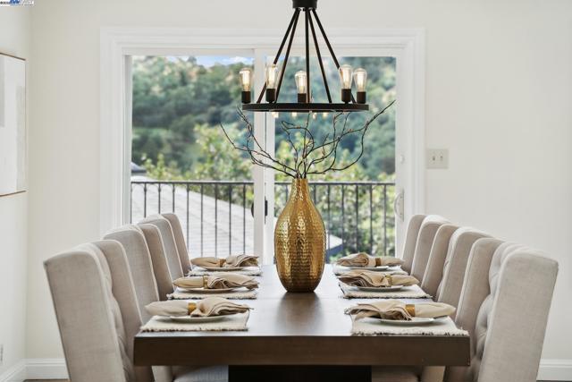 375 Montecillo Dr, Walnut Creek CA: https://media.crmls.org/mediaz/e9085425-994f-4761-b27f-25ae606385db.jpg