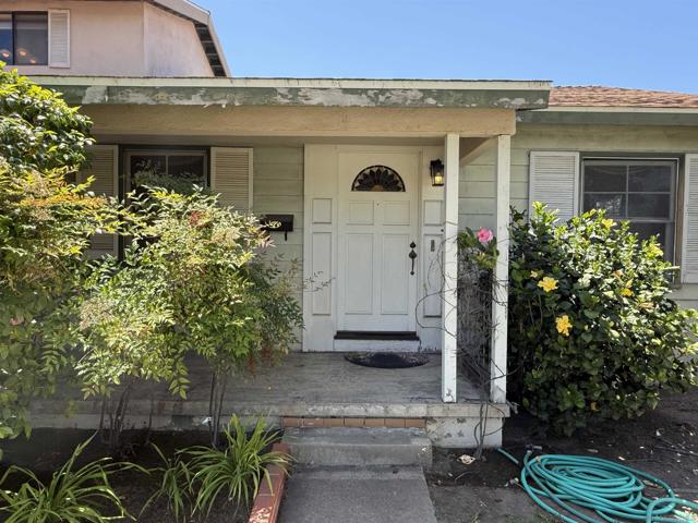 6056 Winfield Ave, La Mesa CA: https://media.crmls.org/mediaz/e9085e5c-939a-47f4-961d-2ed81d1a1a18.jpg