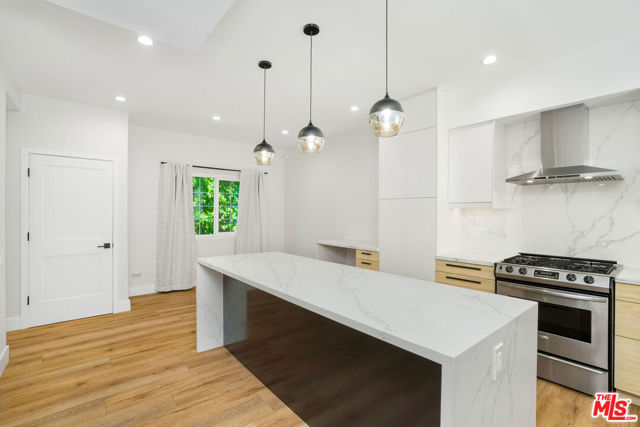 5923 Etiwanda Avenue, Tarzana CA: https://media.crmls.org/mediaz/e908c3ba-3cc5-476e-a0dc-e421621af8af.jpg