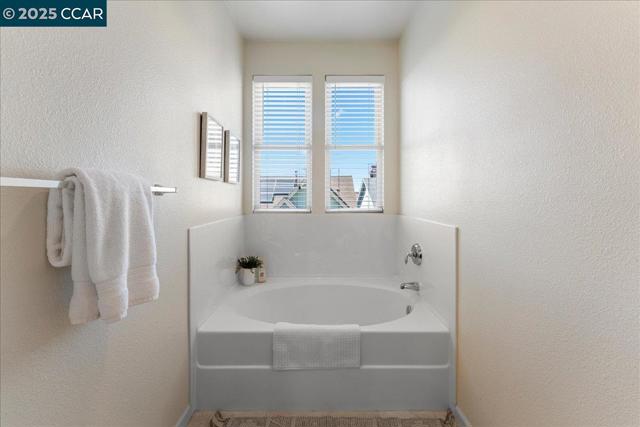 2201 Tsushima St, Hercules CA: https://media.crmls.org/mediaz/e909b1d9-fa2f-4335-b117-5dba0b2e832c.jpg
