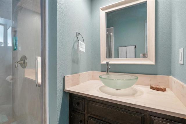 38634 N Shore Drive, Fawnskin CA: https://media.crmls.org/mediaz/e909c0f8-fd88-4c02-8091-330307e9985b.jpg