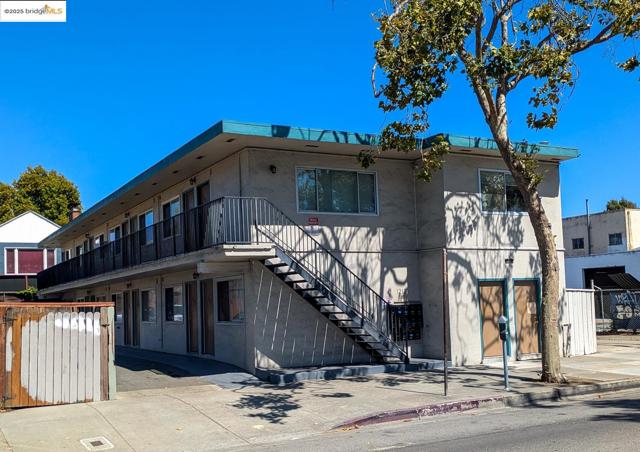 1213 San Pablo AVE, Berkeley CA: https://media.crmls.org/mediaz/e909ef61-3dba-4f92-b6e0-4e5eca3a90a9.jpg