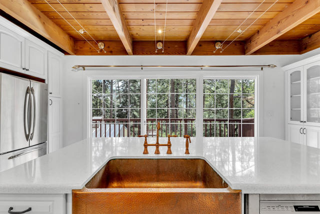 53200 Forest Lake Drive, Idyllwild CA: https://media.crmls.org/mediaz/e90a7b28-c02b-4fe1-b8c4-cb3310274b9f.jpg