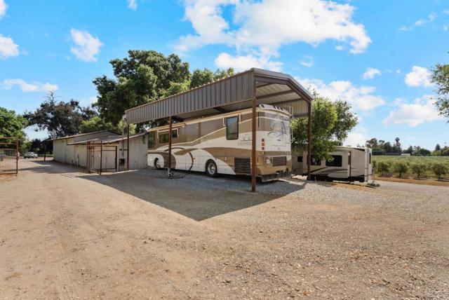 804 Comstock Road, Hollister CA: https://media.crmls.org/mediaz/e90abc4e-0e1d-4388-8b63-63a768c4b8d2.jpg