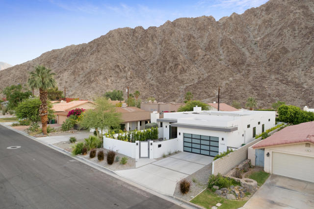 52085 Avenida Cortez, La Quinta CA: https://media.crmls.org/mediaz/e90add23-ee39-42d2-b1eb-ad2faaac937e.jpg