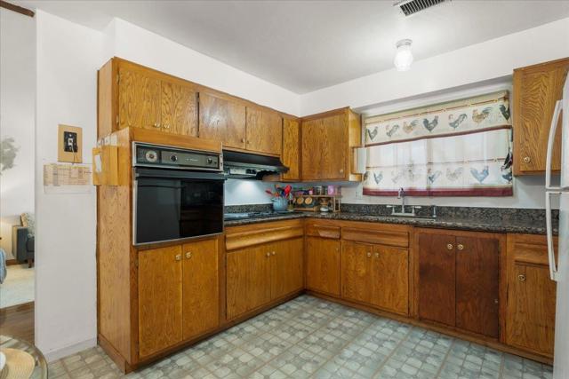 386 Heath Street, Milpitas CA: https://media.crmls.org/mediaz/e90b22f3-7bd7-421e-b5bf-d395996b0fda.jpg