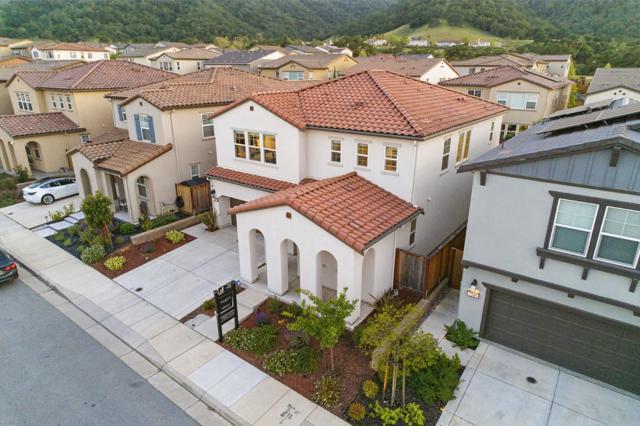 7081 Kirigin Way, Gilroy CA: https://media.crmls.org/mediaz/e90b3184-872f-4b0d-902b-f05ff4116246.jpg