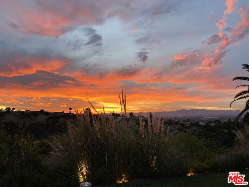 https://media.crmls.org/mediaz/e90bb43f-4a02-415c-8514-493460cf2308.jpg?preset=X-Large
