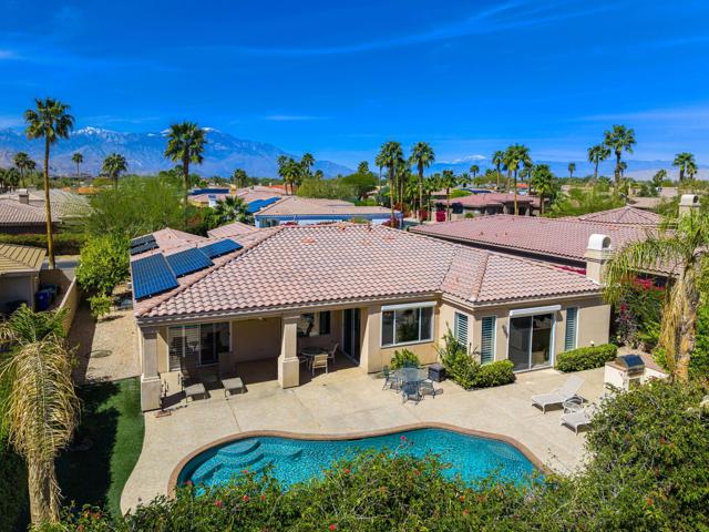 4 Hillcrest Drive, Palm Desert CA: https://media.crmls.org/mediaz/e90bbe9d-34d4-45e7-9940-525e72df045d.jpg