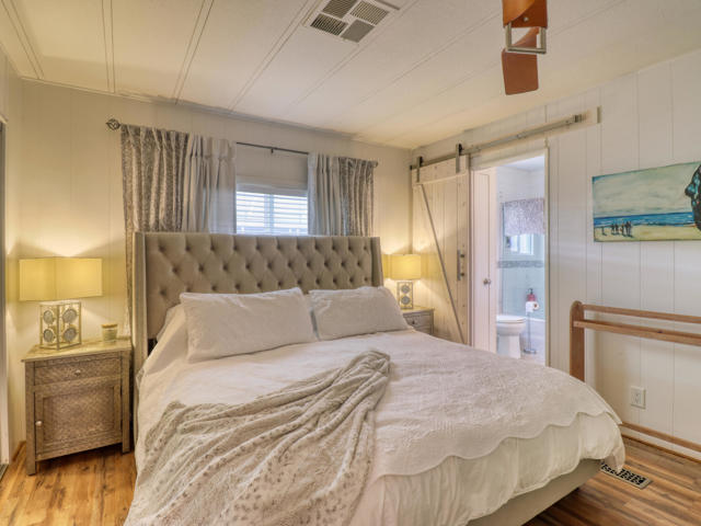 51555 Monroe St. #18, Indio CA: https://media.crmls.org/mediaz/e90bf7ab-6dcf-447c-b918-c03d1038a83b.jpg