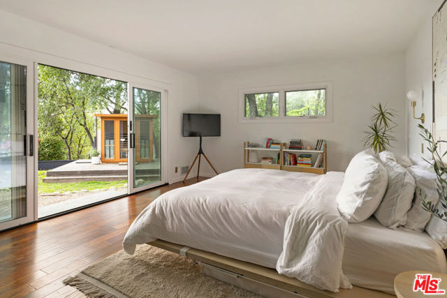 2235 Villa Heights Road, Pasadena CA: https://media.crmls.org/mediaz/e90c12c2-3d44-4fa2-ab56-cbf64fc1a91b.jpg