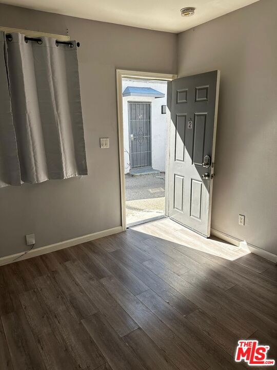 11472 VENTURA, Studio City CA: https://media.crmls.org/mediaz/e90c4bef-71f3-4d9d-9c67-9d43b44f92d1.jpg