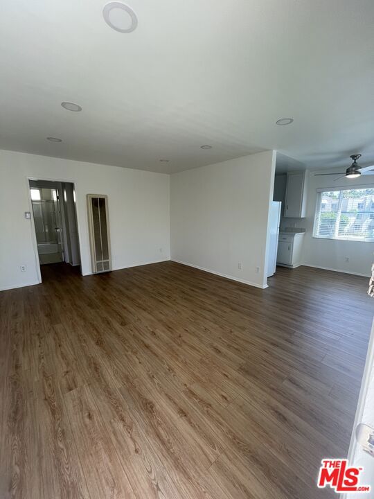 8420 Gulana Avenue, Playa del Rey CA: https://media.crmls.org/mediaz/e90c4c89-a65c-48c8-add3-deb2bd9fccd8.jpg