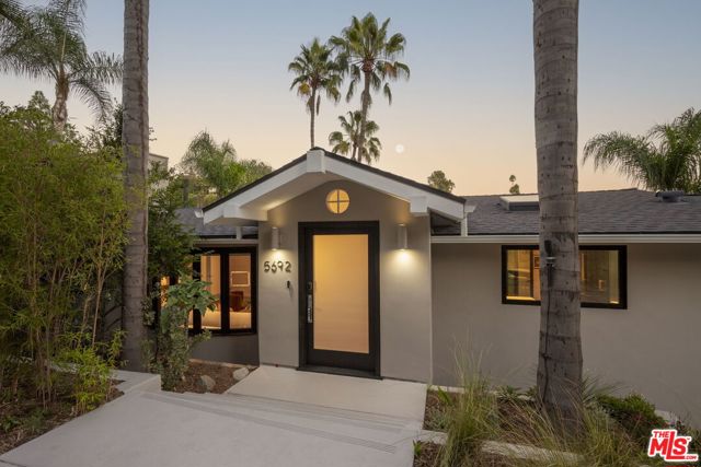 5692 Holly Oak Drive, Los Angeles CA: https://media.crmls.org/mediaz/e90cac00-168d-4edd-864d-15aaf110cea9.jpg