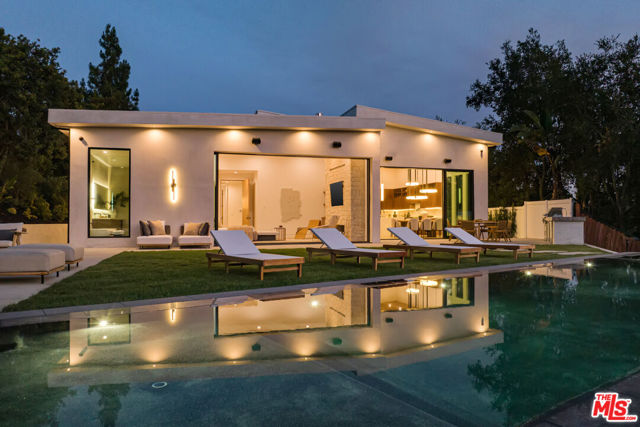 9715 Arby Drive, Beverly Hills CA: https://media.crmls.org/mediaz/e90cbc67-97c2-4d6c-baa9-a746261de155.jpg