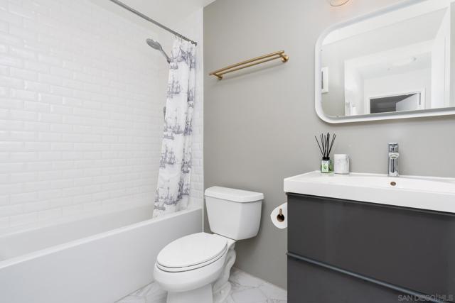 3550 Lebon Dr, San Diego CA: https://media.crmls.org/mediaz/e90cd51c-37eb-4c36-8156-83d24fa9278d.jpg
