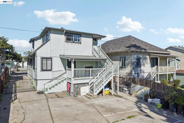 2514 21St Ave, Oakland CA: https://media.crmls.org/mediaz/e90d01f0-69db-48a9-b439-57627ecfac8b.jpg