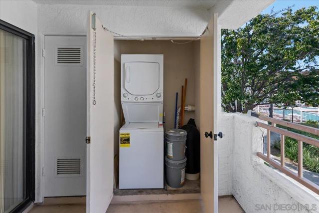 13330 Caminito Ciera, San Diego CA: https://media.crmls.org/mediaz/e90d26de-6f04-4b88-a02f-76fc77538cd9.jpg