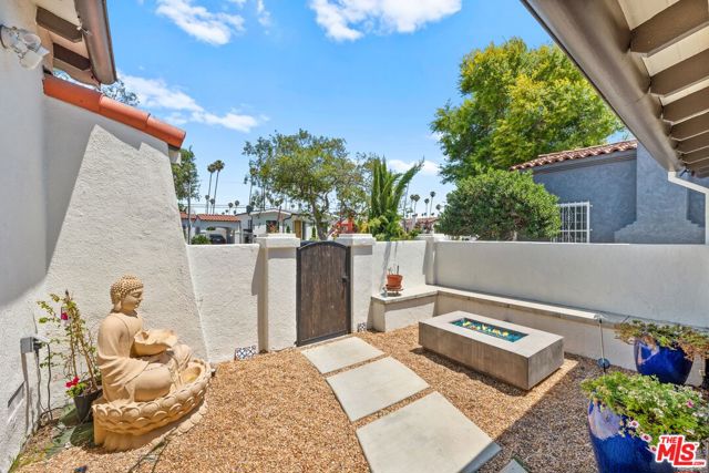 3871 Roxton Avenue, Los Angeles CA: https://media.crmls.org/mediaz/e90d996e-5d7d-4799-995e-2c830375d234.jpg