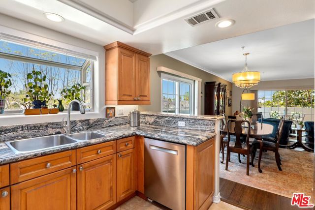 1948 Malcolm Avenue, Los Angeles CA: https://media.crmls.org/mediaz/e90de63c-add5-49f9-a724-70827ec02054.jpg