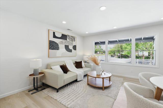 571 Hamilton Avenue, Menlo Park CA: https://media.crmls.org/mediaz/e90de83d-f736-40ab-8af1-8e70ef3bbcbe.jpg