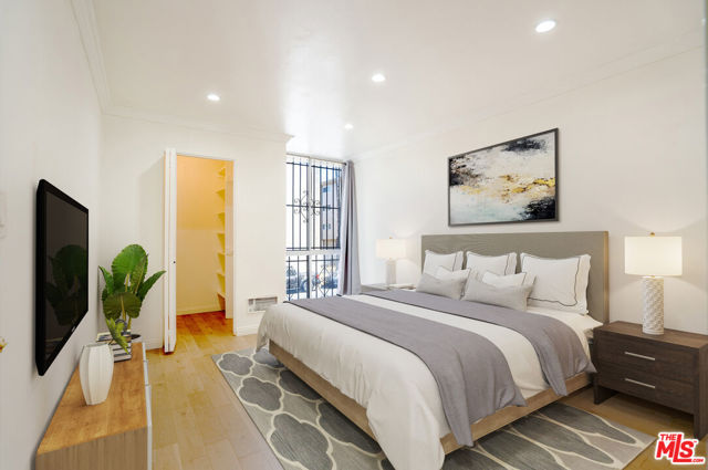 525 S Ardmore Avenue, Los Angeles CA: https://media.crmls.org/mediaz/e90e8f72-4a1c-45f3-8987-2bb4e5241594.jpg