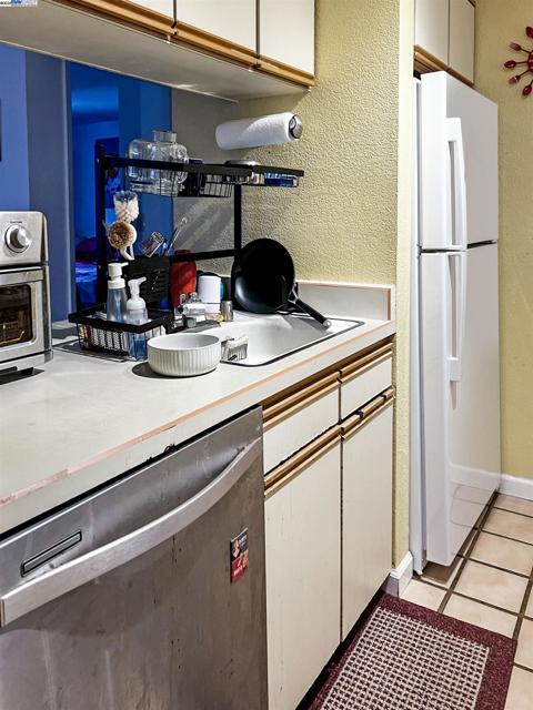 1310 Walden Rd, Walnut Creek CA: https://media.crmls.org/mediaz/e90e9eba-541e-45df-8a1e-9b9091c6a08d.jpg