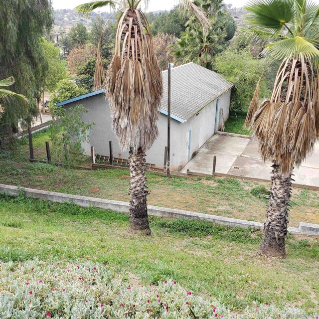 11535 Rocky Ln, Lakeside CA: https://media.crmls.org/mediaz/e90ec872-fb81-47c3-8910-ea0e899488c0.jpg