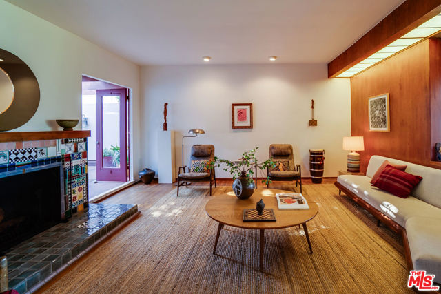 2020 Redcliff Street, Los Angeles CA: https://media.crmls.org/mediaz/e90ee1e9-91e1-40db-99ea-fe539470c548.jpg