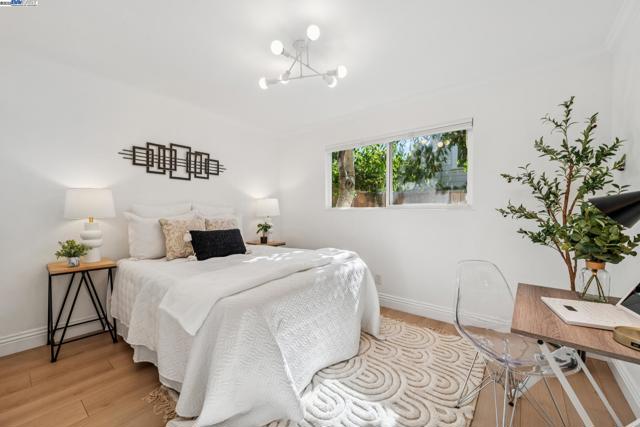 5242 Miles Avenue, Oakland CA: https://media.crmls.org/mediaz/e90eed4d-af0d-4283-acef-bccfa8a22df2.jpg