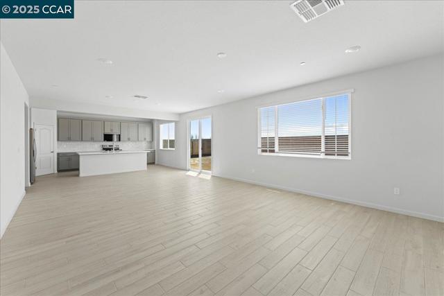 4207 Markovich Ct, Richmond CA: https://media.crmls.org/mediaz/e90f22bc-a618-4f40-9b73-f18c63b6a2ca.jpg