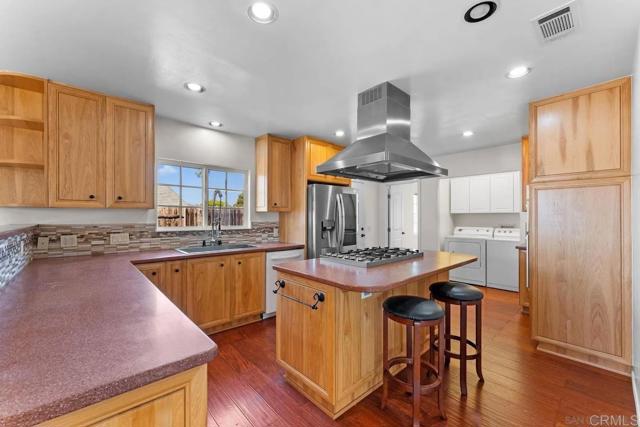 Detail Gallery Image 3 of 10 For 639 First Ave, Chula Vista,  CA 91910 - 3 Beds | 2 Baths