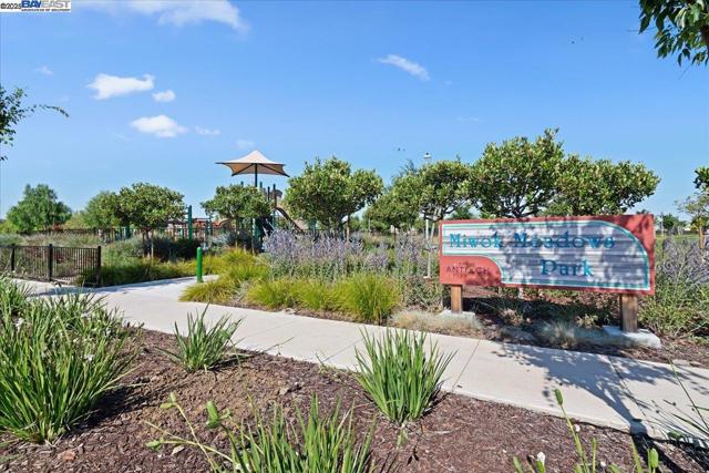5360 Trimonti Cir, Antioch CA: https://media.crmls.org/mediaz/e90fcb74-a4b4-4f8d-b5a8-491162e3d73f.jpg
