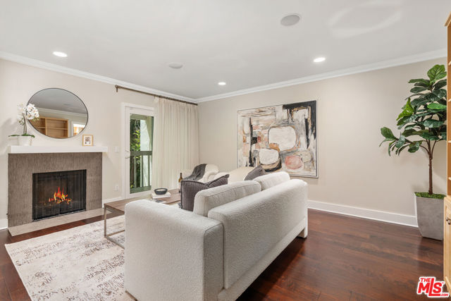 2771 Claray Drive, Los Angeles CA: https://media.crmls.org/mediaz/e9101699-4f30-4368-9b0c-d0eaf5a54af3.jpg