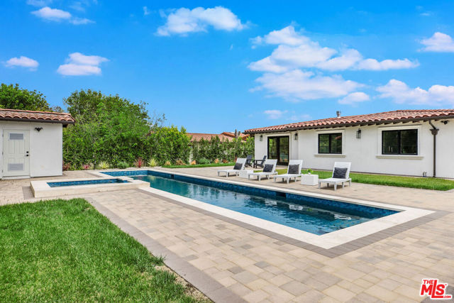 6888 Alta Vista Drive, Rancho Palos Verdes CA: https://media.crmls.org/mediaz/e910e64d-3680-46a1-9c42-c577f98c081e.jpg