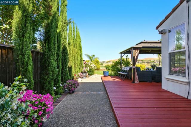 416 Ustilago Ct, San Ramon CA: https://media.crmls.org/mediaz/e9115525-25d2-4708-a5b3-65eb58b80684.jpg