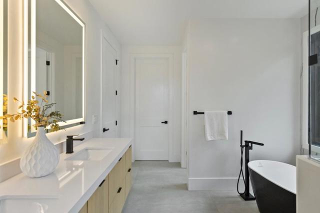 18061 Saratoga Los Gatos Road, Monte Sereno CA: https://media.crmls.org/mediaz/e9117991-e395-47f2-90bc-a38887f3fc4f.jpg