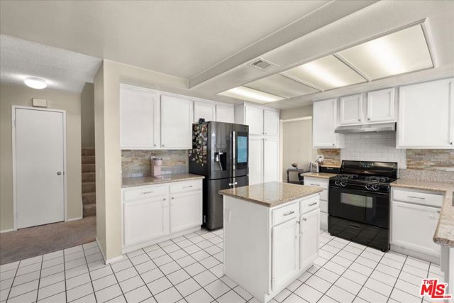 3228 Rollingridge Avenue, Palmdale CA: https://media.crmls.org/mediaz/e9117994-8df7-4860-99ba-065095eea0f6.jpg