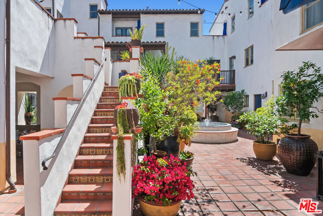 1414 N Harper Avenue, West Hollywood CA: https://media.crmls.org/mediaz/e91192e9-2008-4800-929b-0fb5c74f90c8.jpg