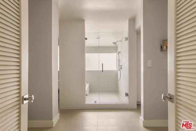 650 N Tigertail Road, Los Angeles CA: https://media.crmls.org/mediaz/e911a7a2-da7b-4a4e-a578-340eda44af8a.jpg