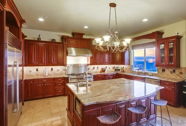 13037 Yerba Valley Way, Lakeside CA: https://media.crmls.org/mediaz/e9121e8f-72f7-412a-a0ff-2089edb9d218.jpg