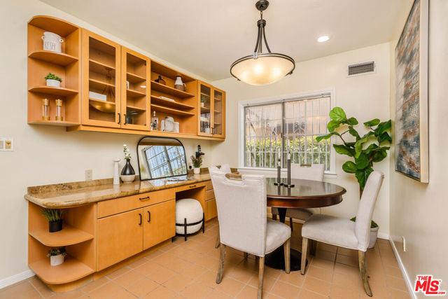 119 S Highland Avenue, Los Angeles CA: https://media.crmls.org/mediaz/e91252e4-49c2-4279-a093-e3dcc158ad4d.jpg