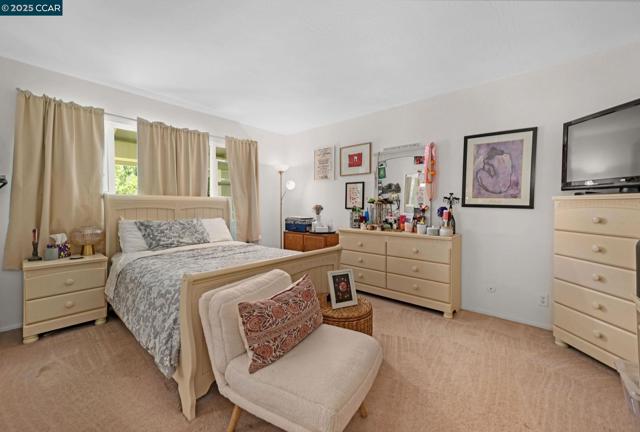35 Alta Sierra Pl, Alamo CA: https://media.crmls.org/mediaz/e9134531-a9d1-4b01-9465-4e5b280195f6.jpg