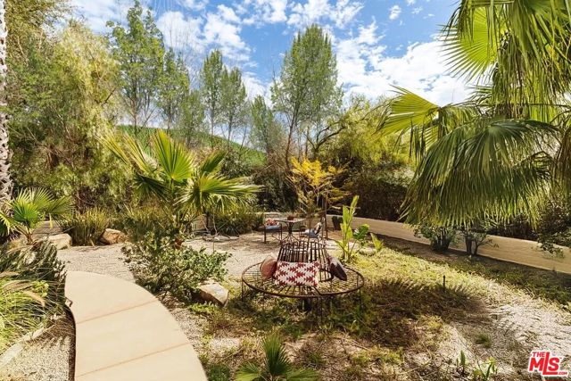 2865 Marquette Drive, Topanga CA: https://media.crmls.org/mediaz/e9135f13-3c70-4e51-8e44-907255868e87.jpg