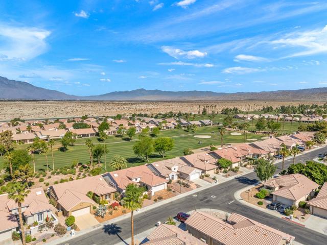 37383 Westridge Avenue, Palm Desert CA: https://media.crmls.org/mediaz/e913eac4-14a7-4d20-a0b9-7c8ab7e482e4.jpg