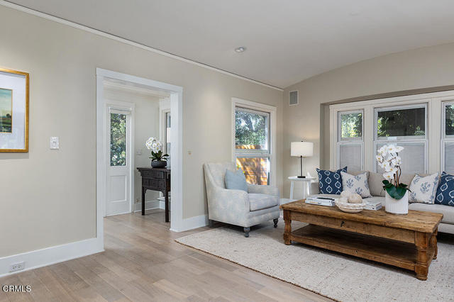 782 S Arroyo Boulevard, Pasadena CA: https://media.crmls.org/mediaz/e9143fbf-041c-4637-98c0-fa0833d5d578.jpg