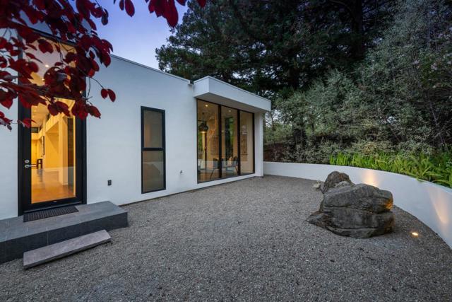 5 Drayton Road, Hillsborough CA: https://media.crmls.org/mediaz/e9149098-6d98-4088-9fef-658c8e5bf282.jpg