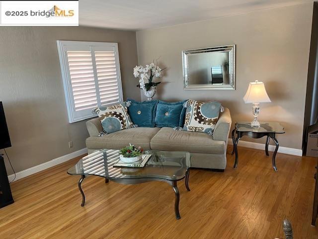 581 Fairway Street, Hayward CA: https://media.crmls.org/mediaz/e914a55e-b83e-4fc2-bcd1-7e2d78f6c6cb.jpg